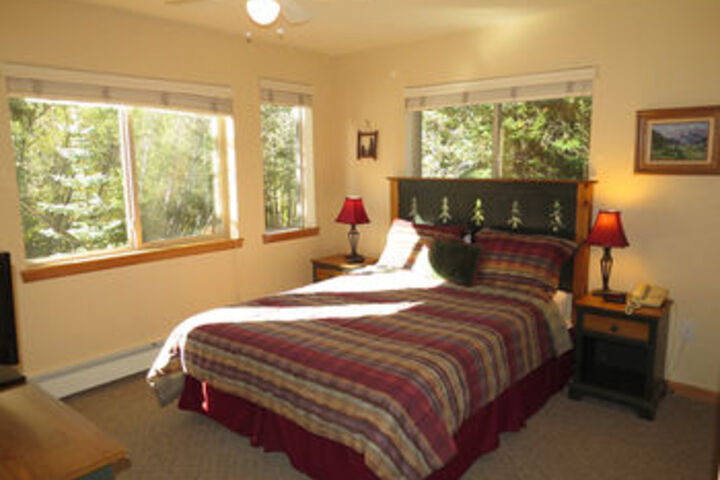 Room 30 of 102