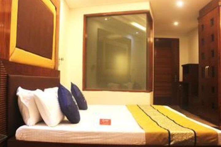 Room 8 of 15