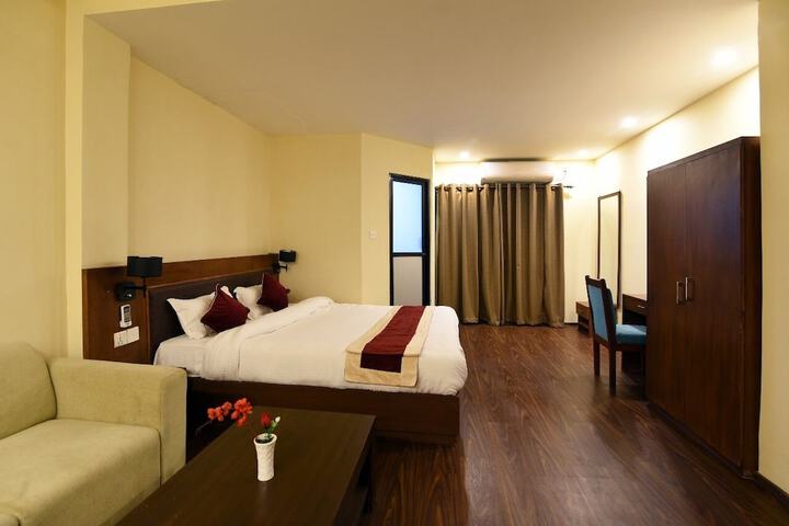 Room 8 of 33