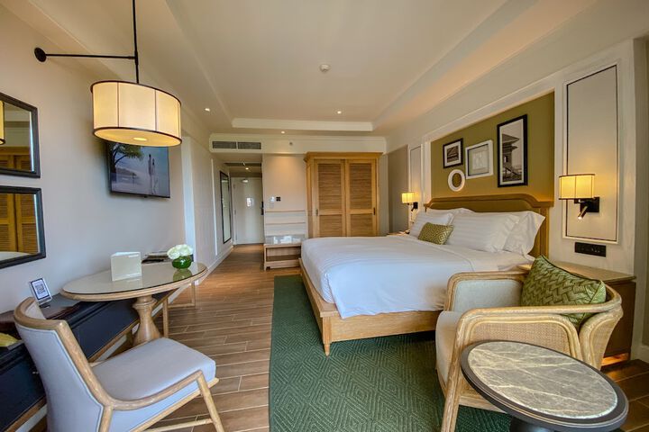 Room 5 of 173