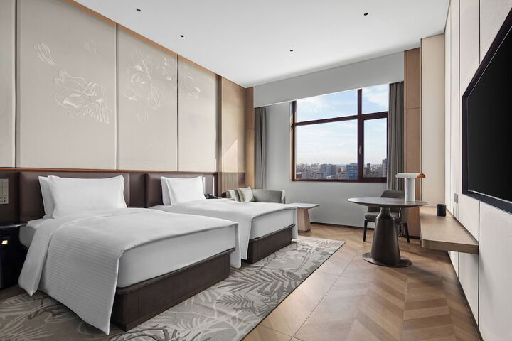 Room 17 of 38