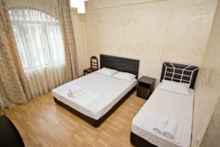 Room 10 of 93