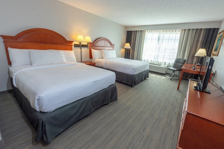 Deluxe 2 Queen Beds (5 of 9)