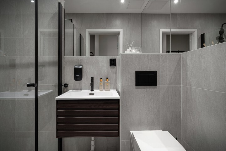 Room 25 of 37