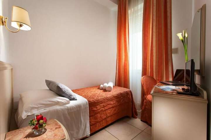 Room 14 of 52