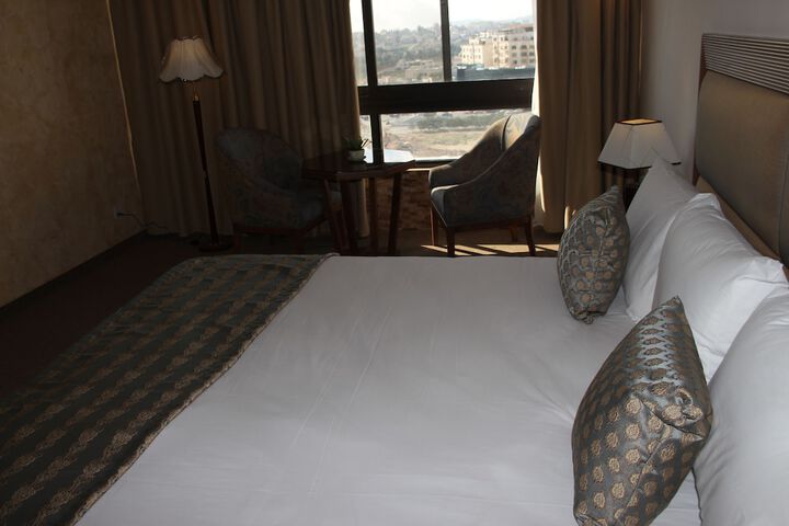 Room 12 of 33