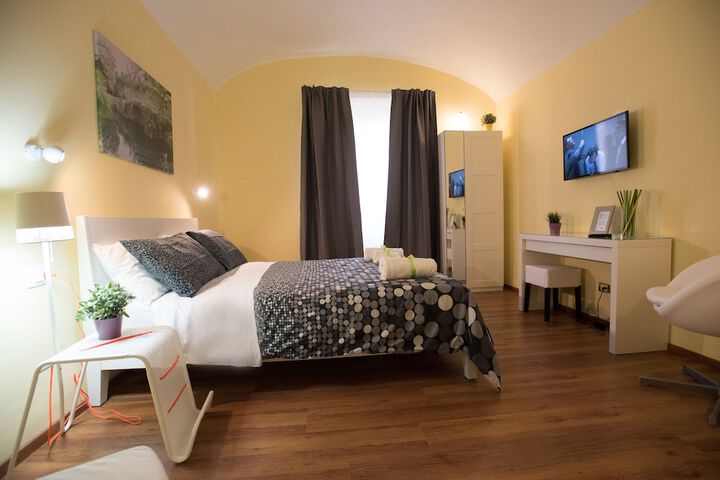 Room 2 of 35