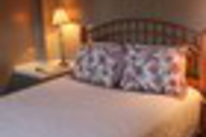 Room 44 of 243