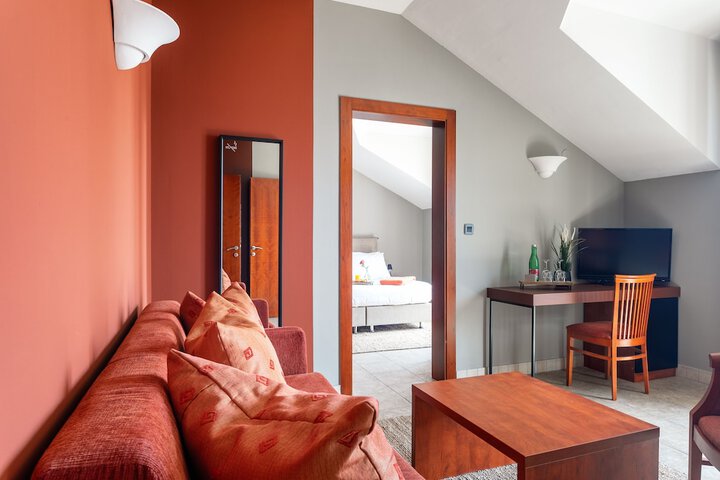 Room 25 of 131