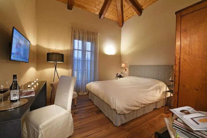 Room 4 of 20