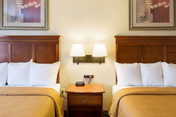 2 Double Beds (5 of 5)