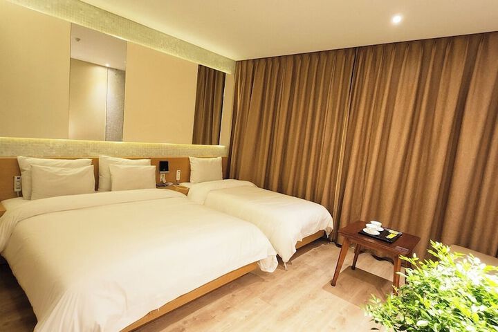 Room 55 of 97