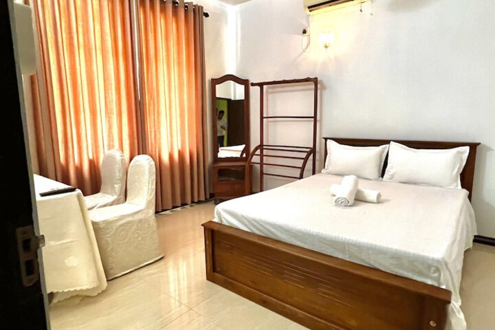Room 2 of 9