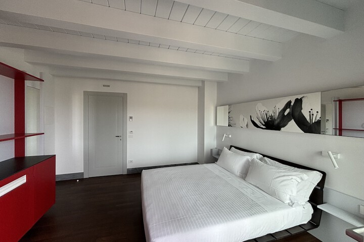 Room 37 of 161