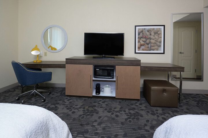 2 Queen Beds (1 of 11)
