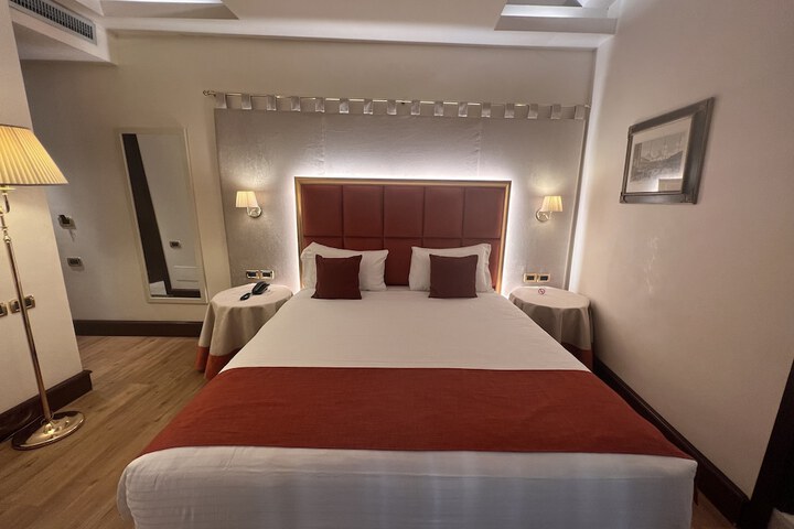 Room 84 of 290
