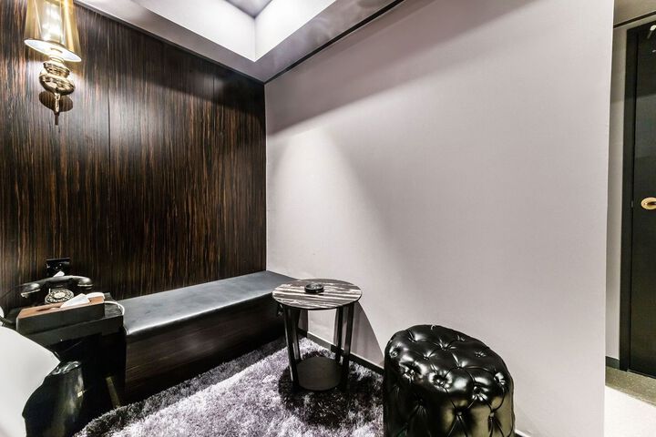 Room 33 of 84