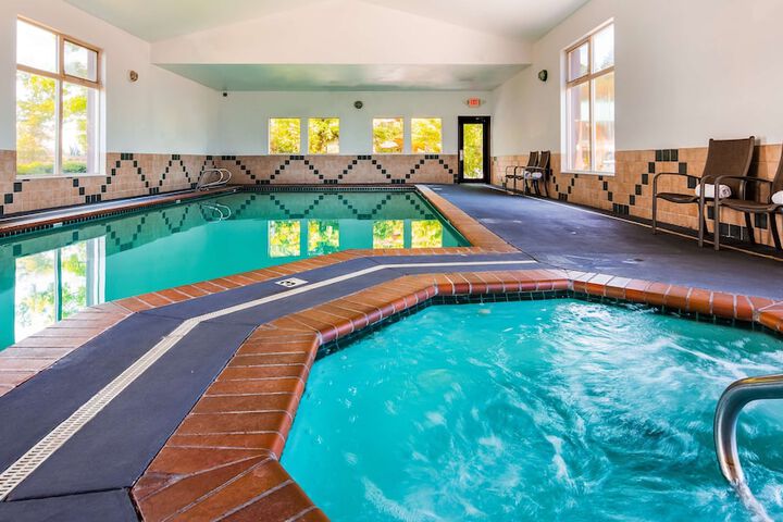 Hotel Pool
