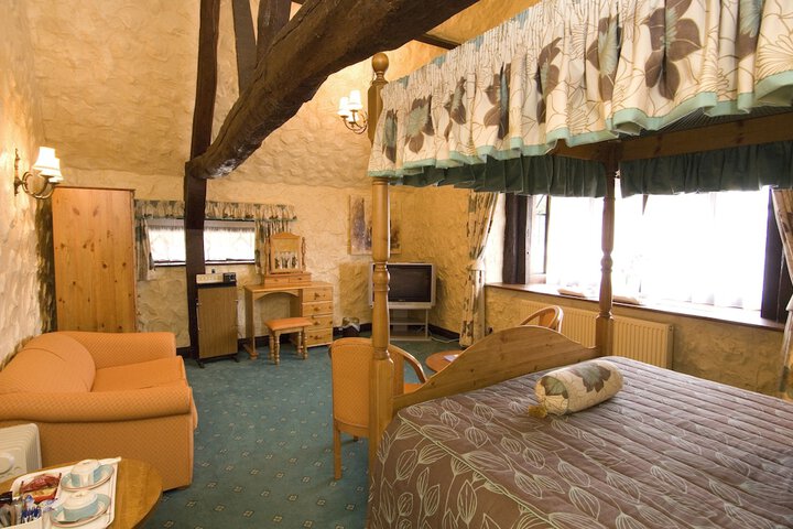 Room 4 of 36