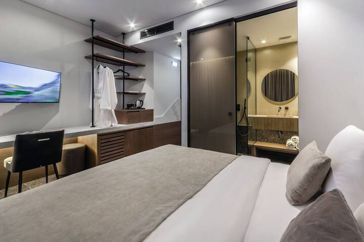 Room 14 of 166