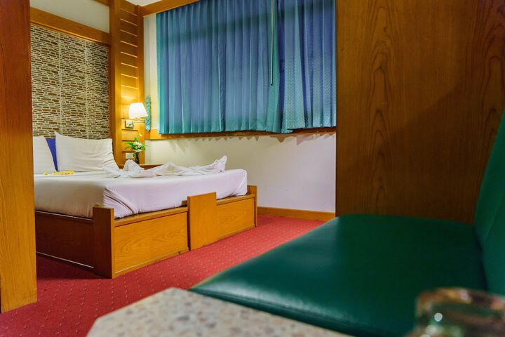 Room 33 of 74