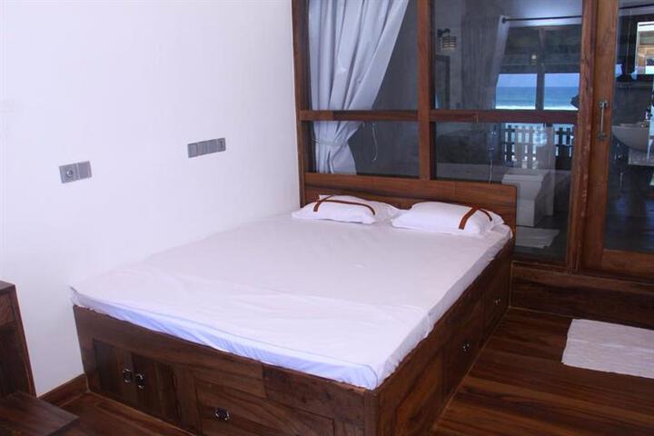 LOVE BIRDS BEACH HOTEL