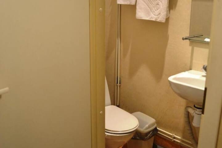 Room 25 of 34