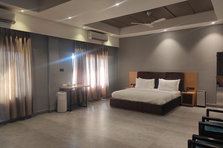 Room 4 of 66