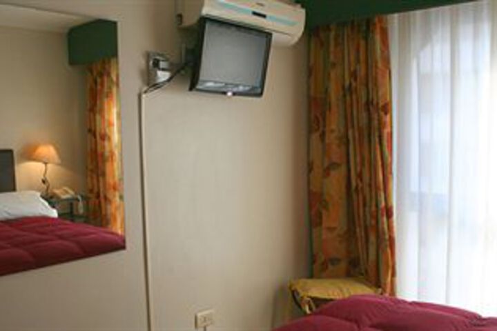 Room 16 of 30