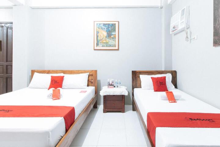 RedDoorz near Pasay Rotonda