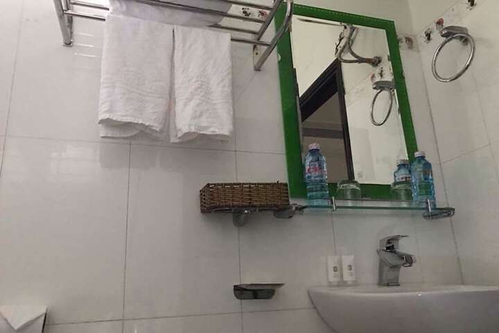 Room 12 of 18