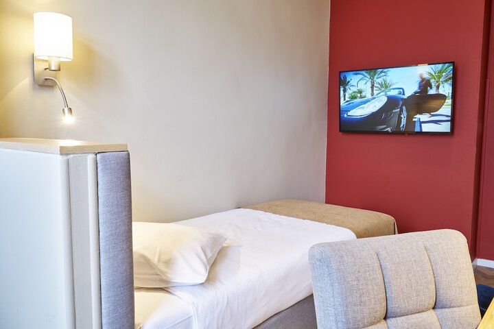 Room 42 of 107