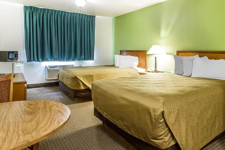 1 Queen Bed (1 of 9)