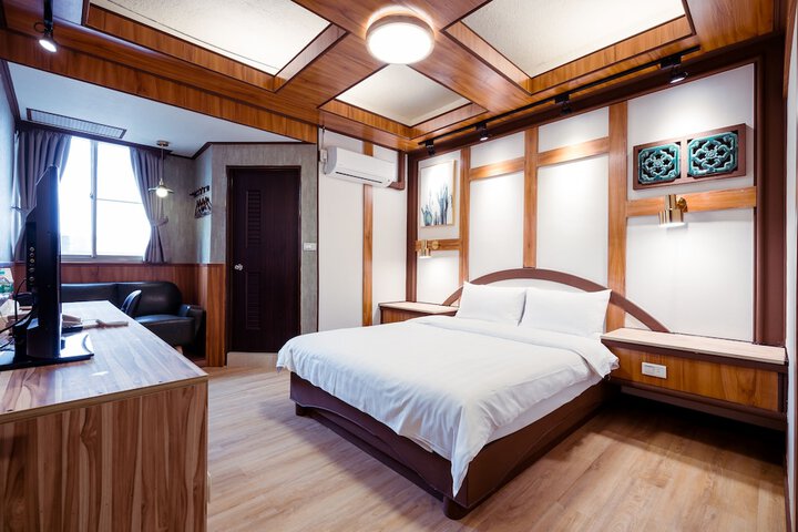 Room 49 of 232