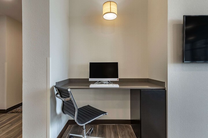 Business Center 29 of 31