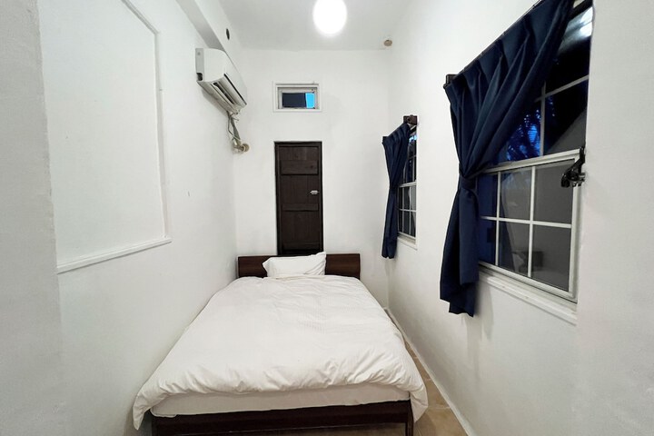 Room 9 of 38