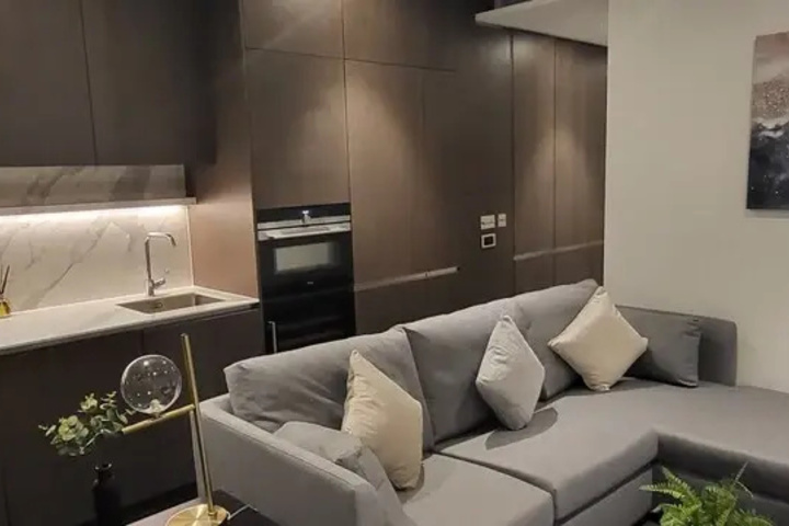 Room 4 of 18