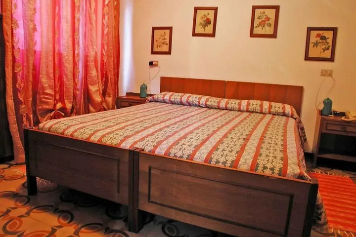 Room 3 of 9