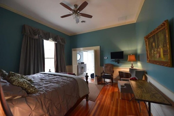 Room 6 of 20