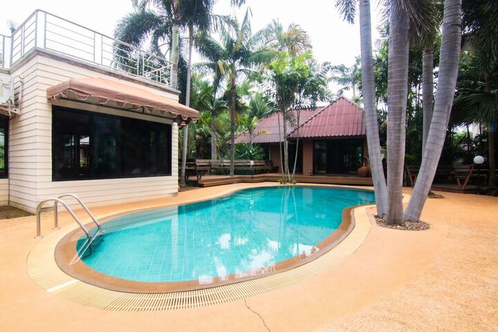 Pool 2 of 5