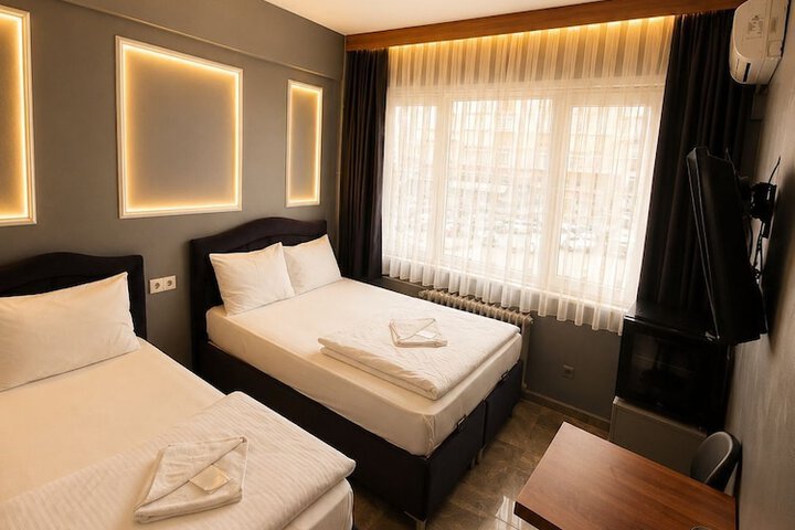 Room 11 of 76