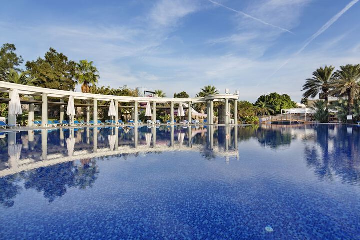 Pool 60 of 102