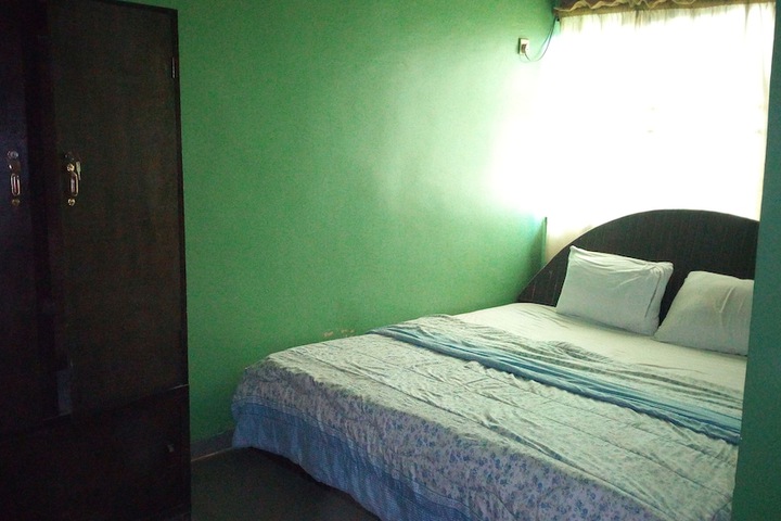 Room 6 of 10