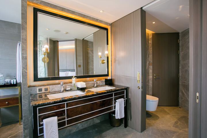 Room 82 of 151