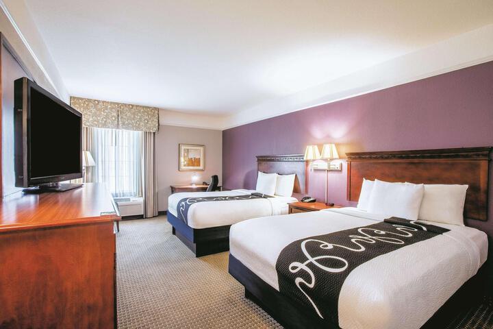 1 King Bed (2 of 16)