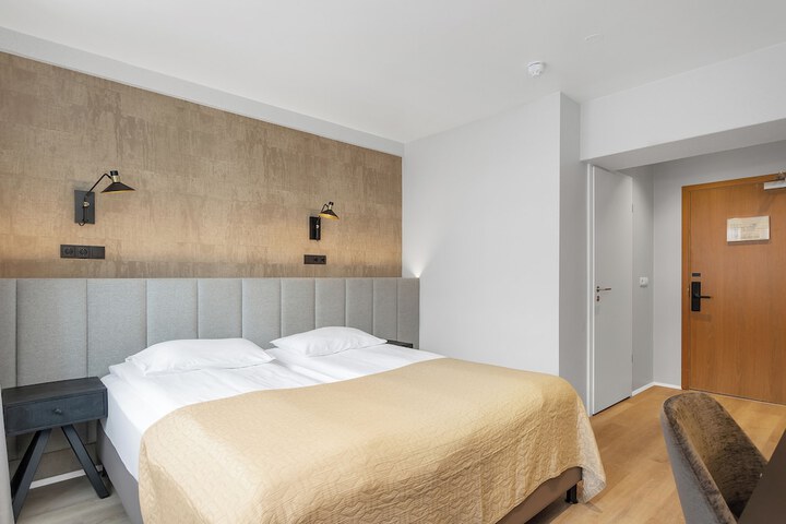 Room 33 of 52