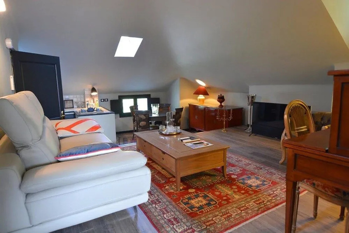 Room 4 of 23