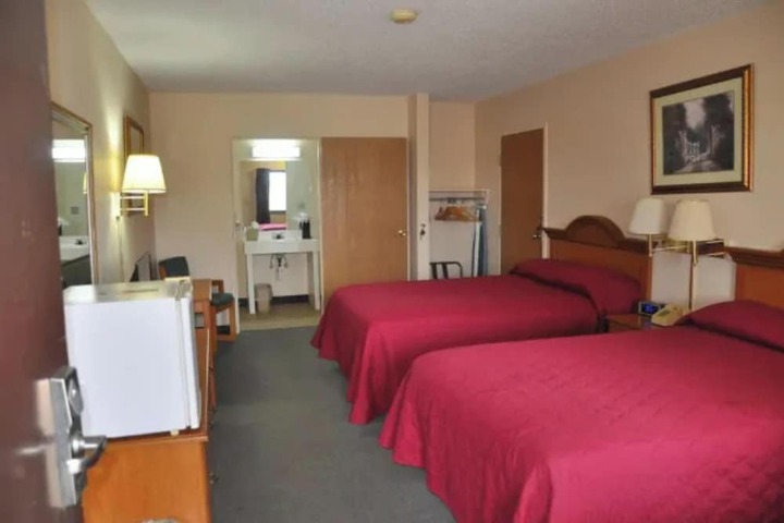 Room 6 of 15