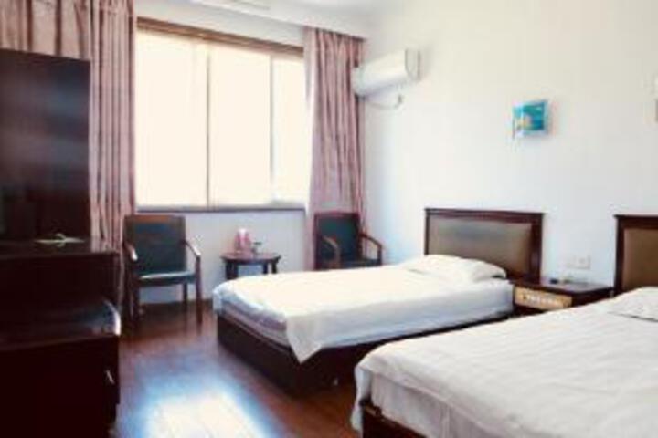 Room 6 of 7