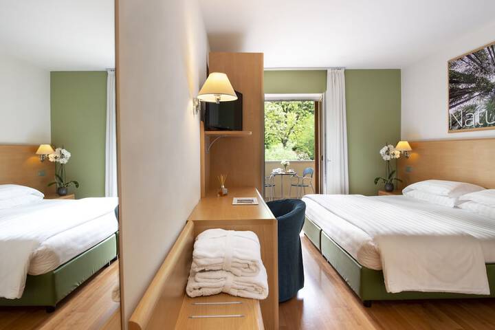 Room 4 of 36